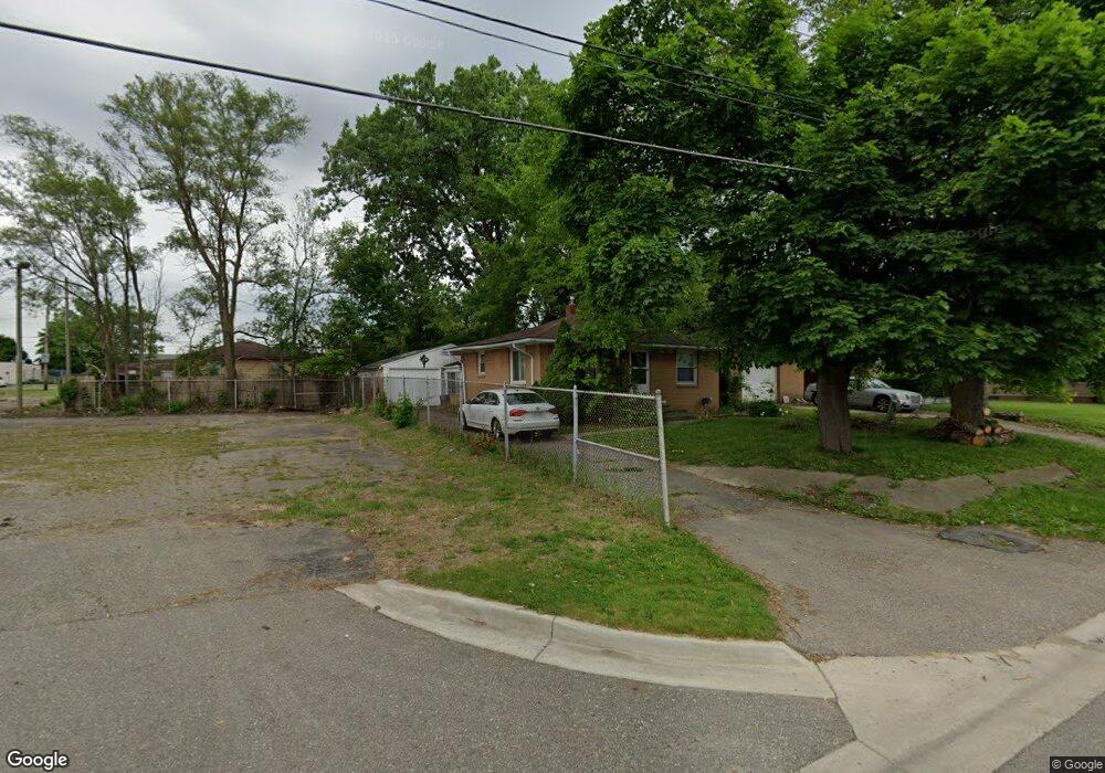 1033 W Coldwater Rd, Flint, MI 48505 - photo 1