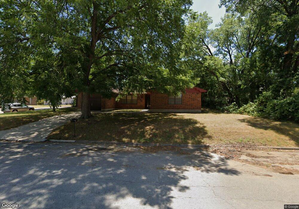1002 Carnes St, Gainesville, TX 76240 - photo 1