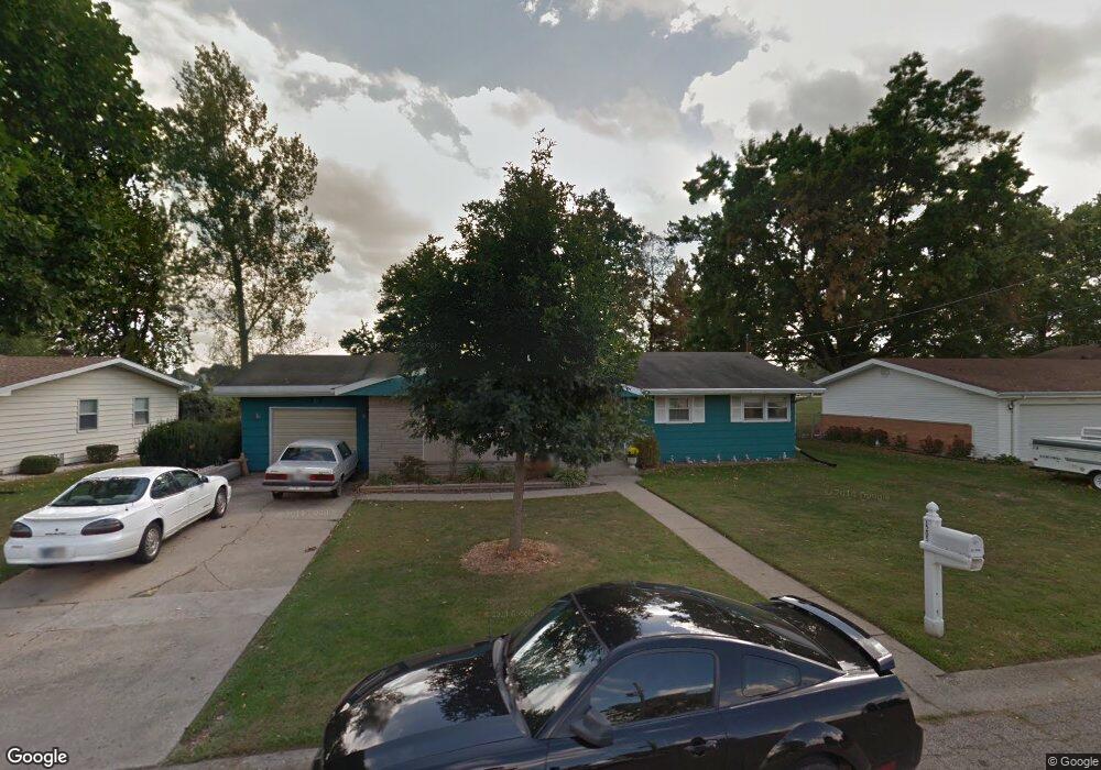 1205 Holiday Dr, Effingham, IL 62401 - photo 1