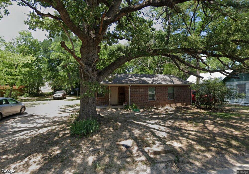 703 E 7th St, Bonham, TX 75418 - photo 1