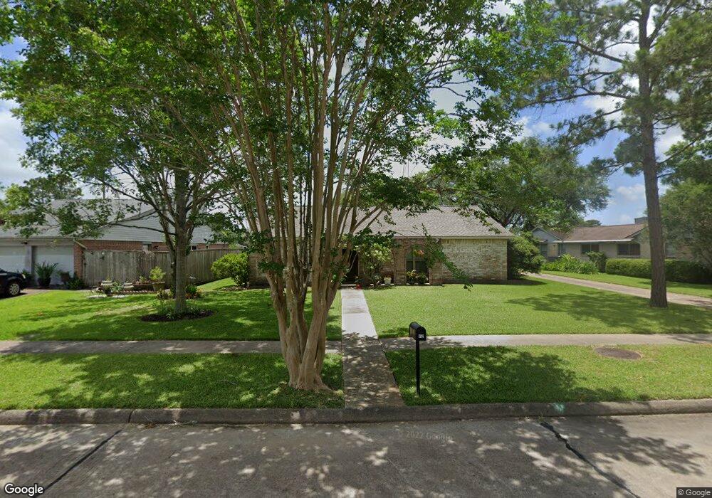 652 E Castle Harbour Dr, Friendswood, TX 77546 - photo 1