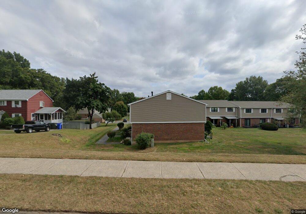 323 Hampton Ct, Newington, CT 06111 - photo 1