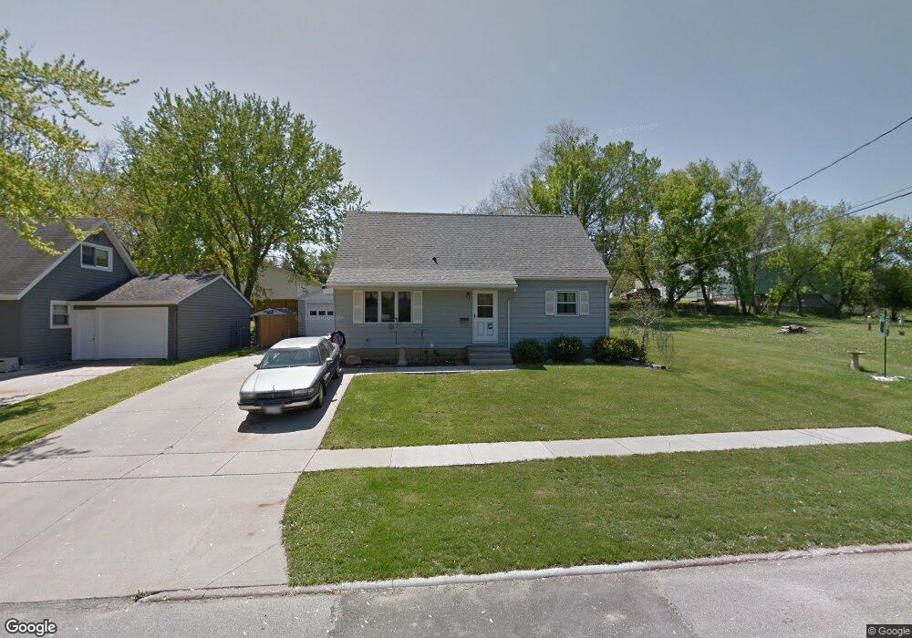 3525 H Ave NW, Cedar Rapids, IA 52405 - photo 1