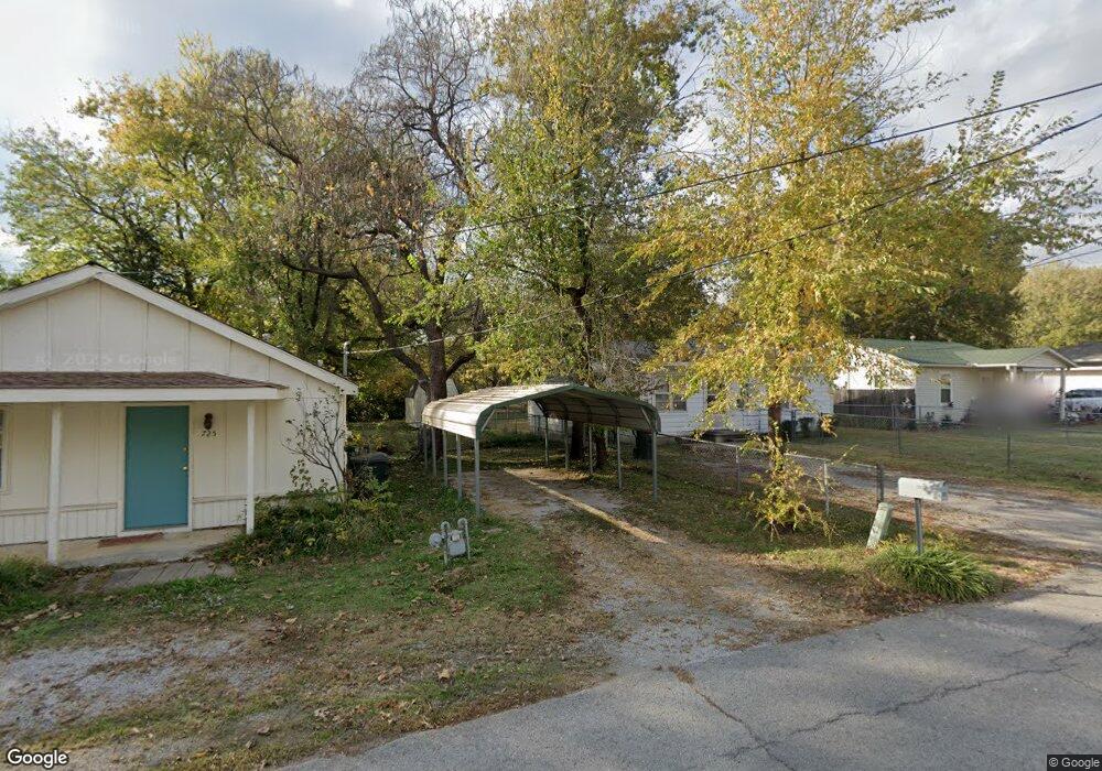 721 S Chickasaw Ave, Claremore, OK 74017 - photo 1