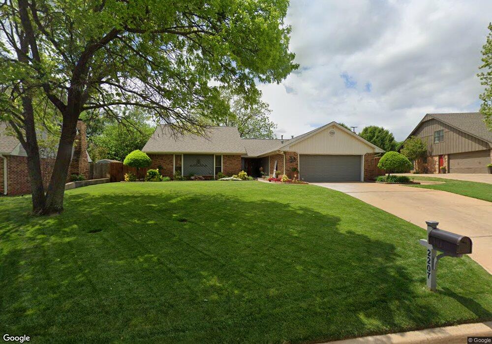2207 Twin Dr, Duncan, OK 73533 - photo 1