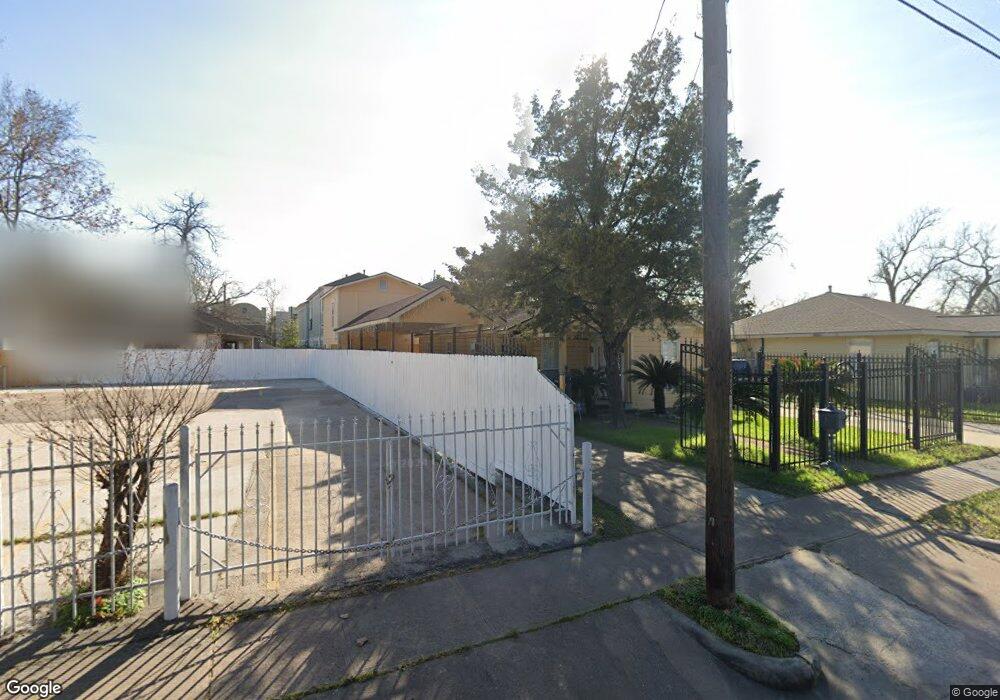 1035 W Cavalcade St, Houston, TX 77009 - photo 1