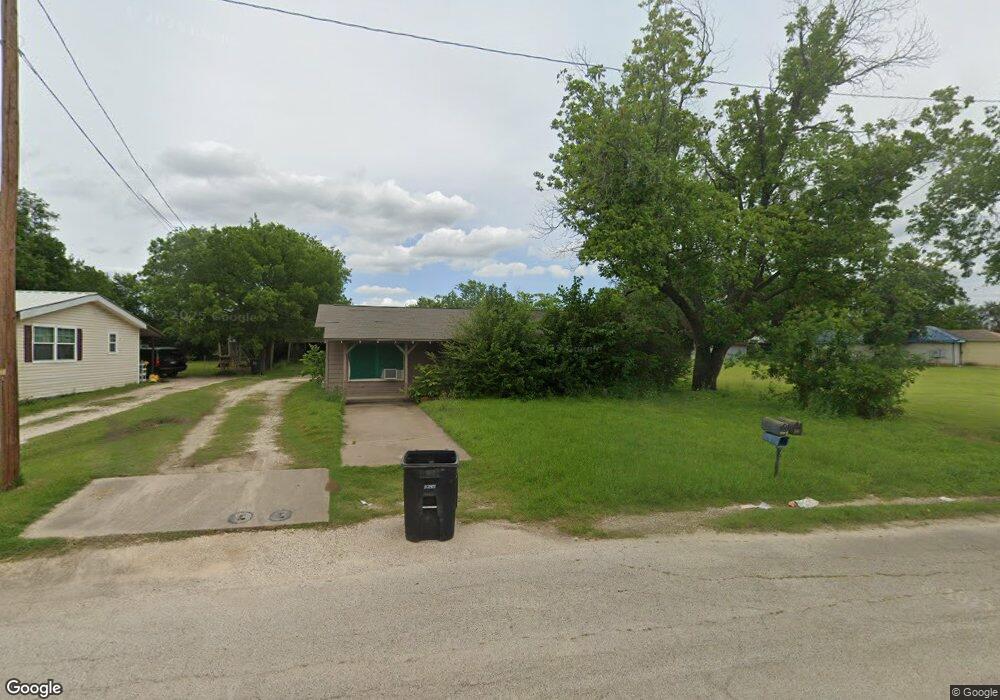 1922 N Wilhite St, Cleburne, TX 76031 - photo 1