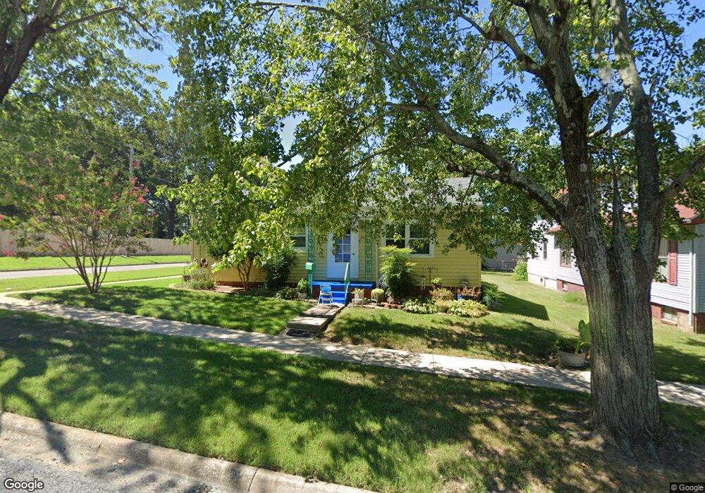 301 N Mckinley St, Harrisburg, IL 62946 - photo 1