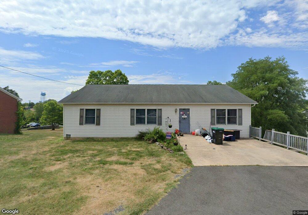 485 Stonewall St, Strasburg, VA 22657 - photo 1