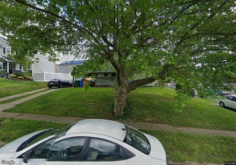 32 Rainbow Ln, Levittown, PA 19055 - photo 1