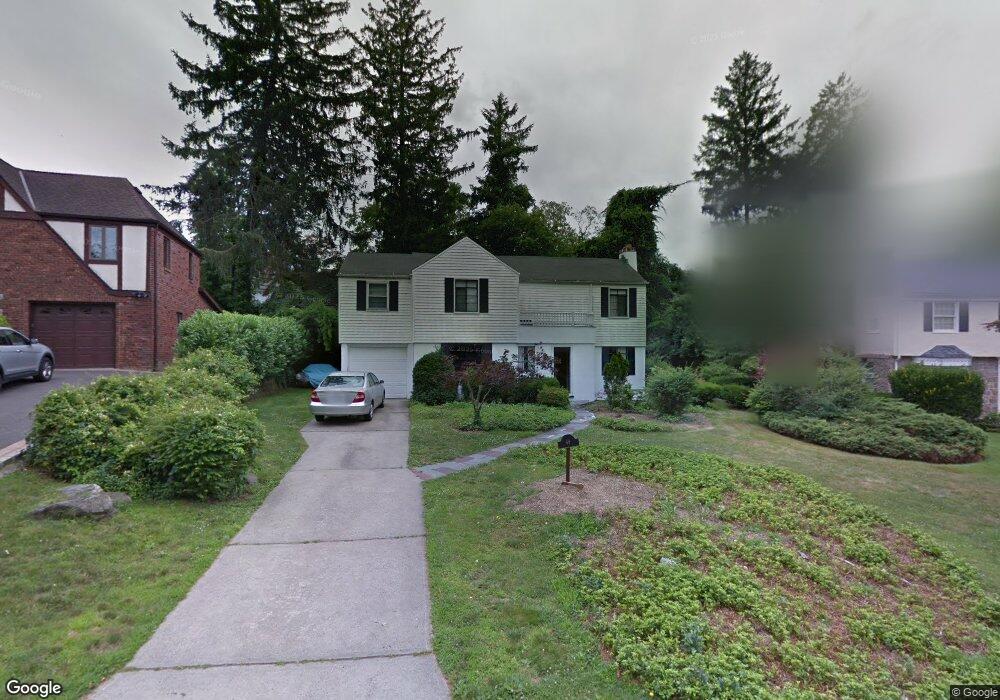 49 Knickerbocker Rd, Manhasset, NY 11030 - photo 1