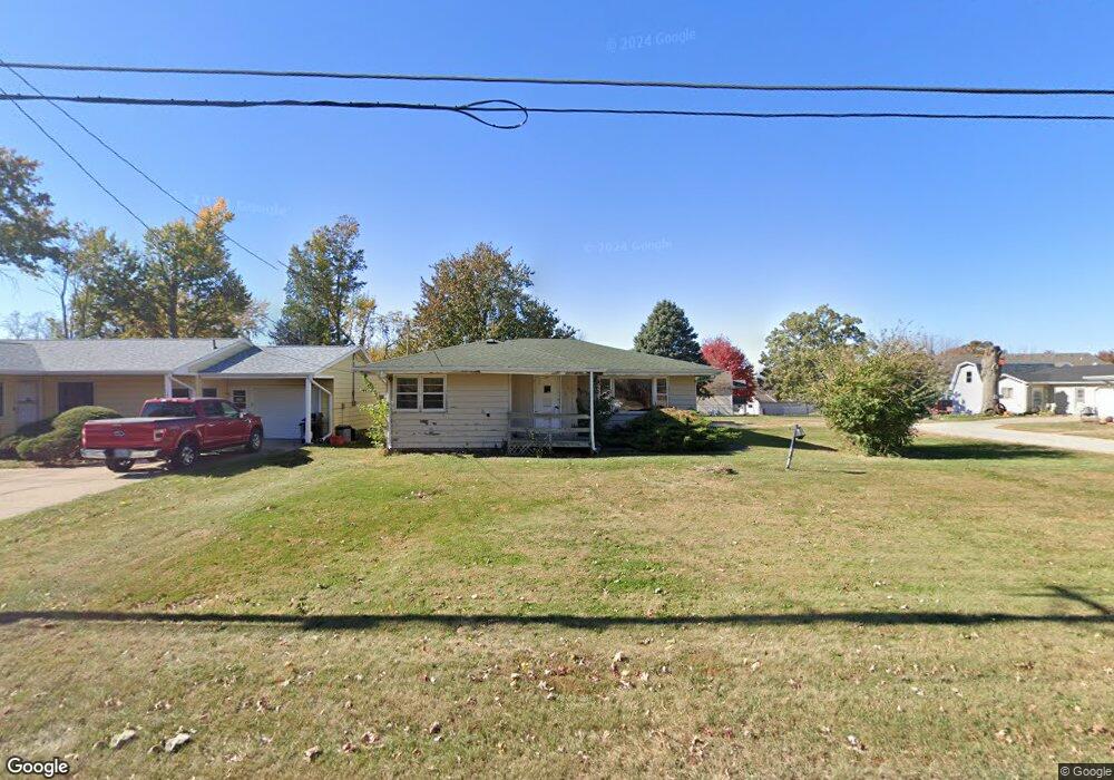 1617 1st St N, Newton, IA 50208 - photo 1