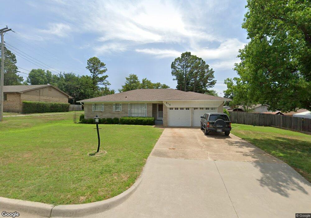 914 Palm Dr, Duncan, OK 73533 - photo 1