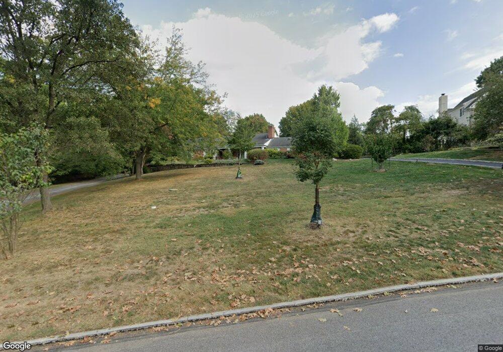 1529 Sweet Briar Rd unit 42, Gladwyne, PA 19035 - photo 1