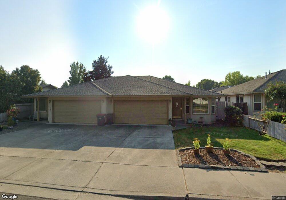 562 Briarwood Dr, Central Point, OR 97502 - photo 1