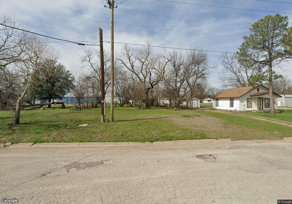 1703 N Weaver St, Gainesville, TX 76240 - photo 1