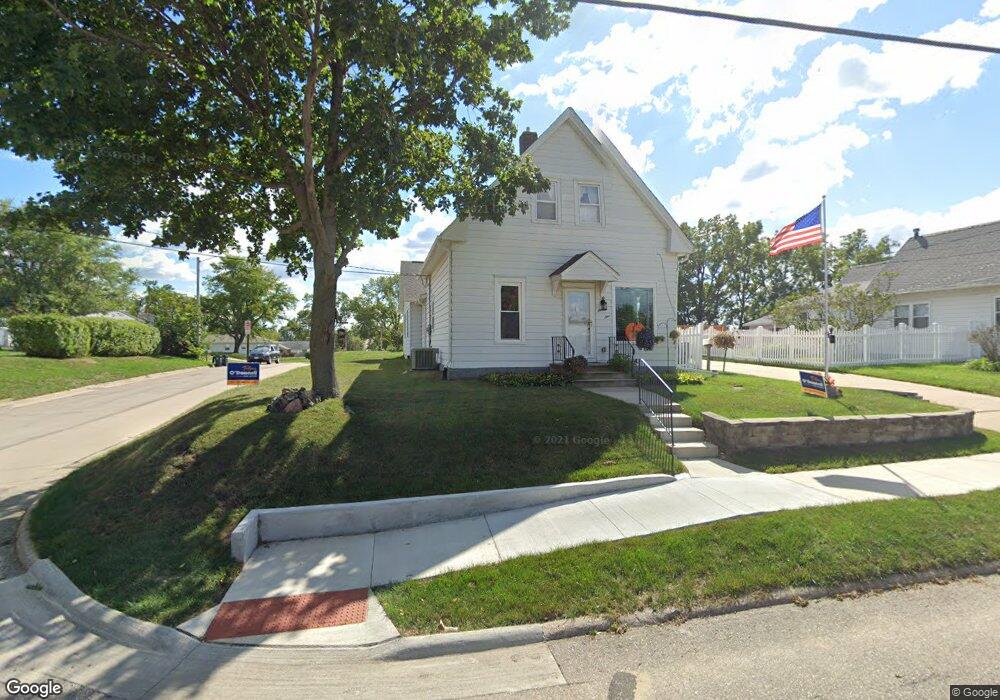 69 Wilson Ave SW, Cedar Rapids, IA 52404 - photo 1