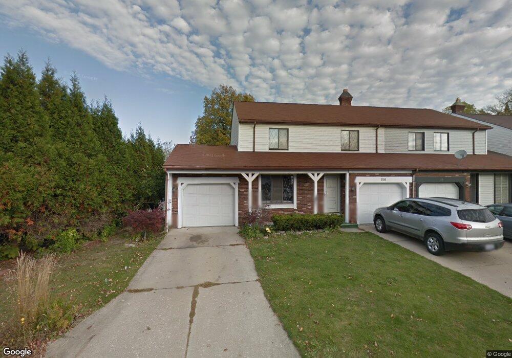 1710 Timberlane Dr, Flint, MI 48507 - photo 1