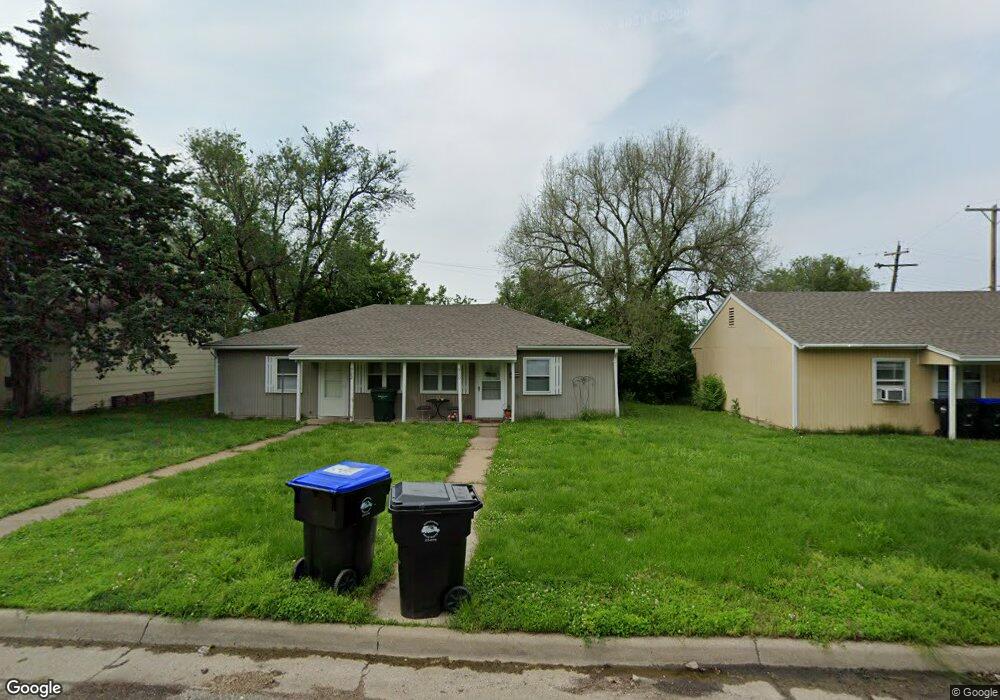 922 SW 33rd St, Topeka, KS 66611 - photo 1