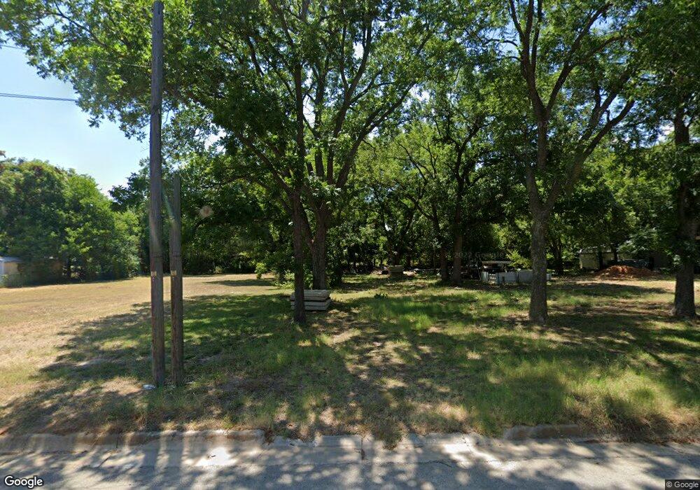 738 Gordon St, Gainesville, TX 76240 - photo 1