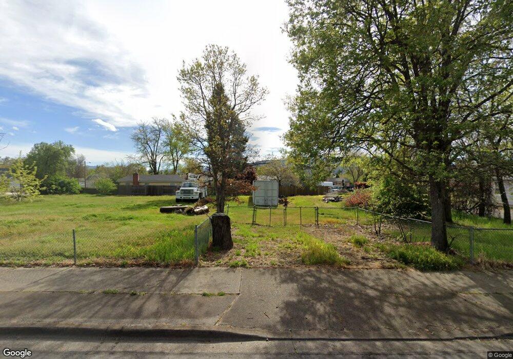 321 N 3rd St, Central Point, OR 97502 - photo 1