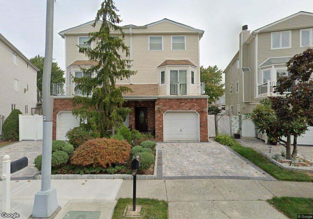 65 Dina Ct, Staten Island, NY 10306 - photo 1