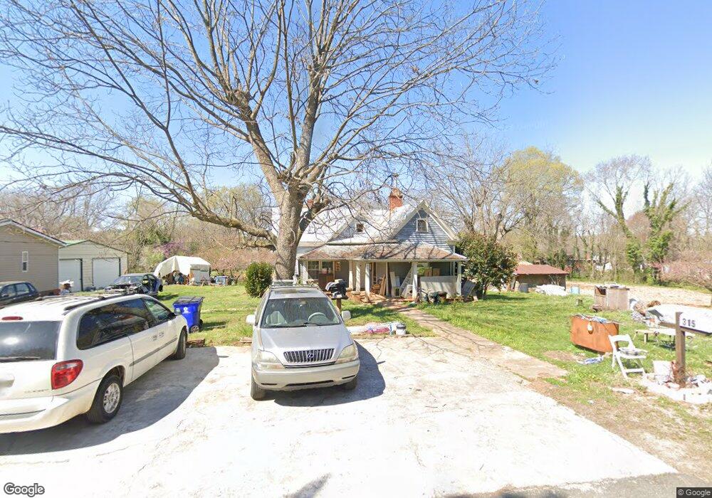 315 E 7th St, Siler City, NC 27344 - photo 1