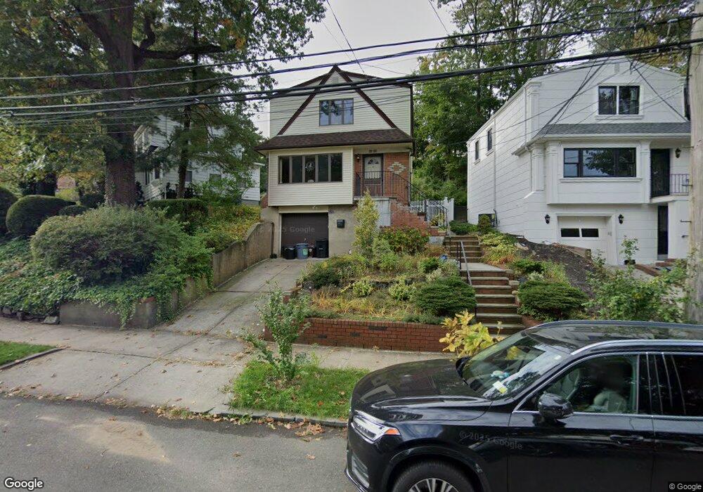 4588 Browvale Ln, Little Neck, NY 11362 - photo 1