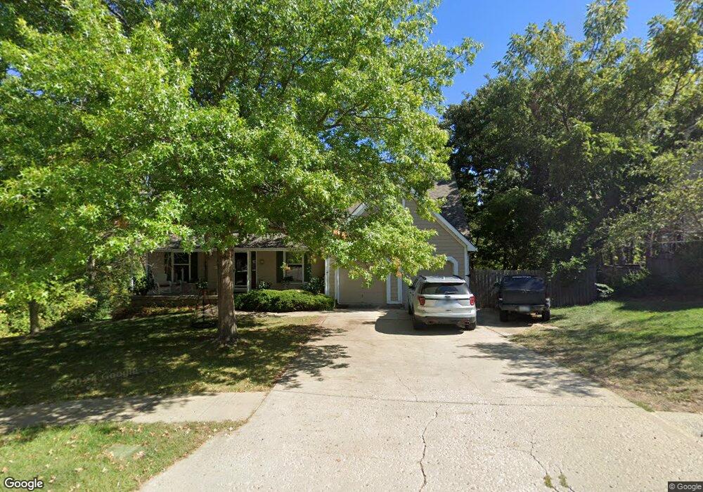 5611 Richards Dr, Shawnee, KS 66216 - photo 1