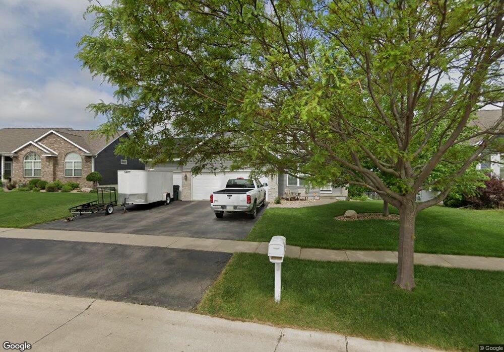 2418 Radcliffe Dr SW, Cedar Rapids, IA 52404 - photo 1