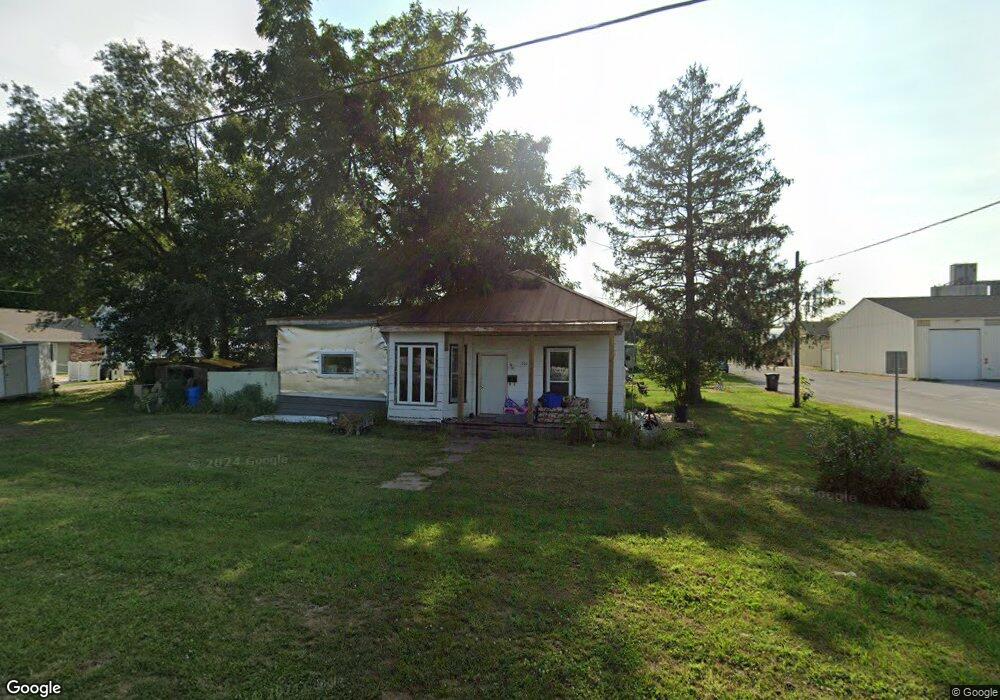 200 S Center St, Tuscola, IL 61953 - photo 1
