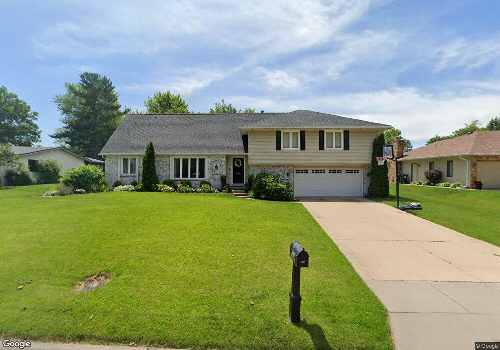 2303 E 46th Place, Davenport, IA 52807 - photo 1