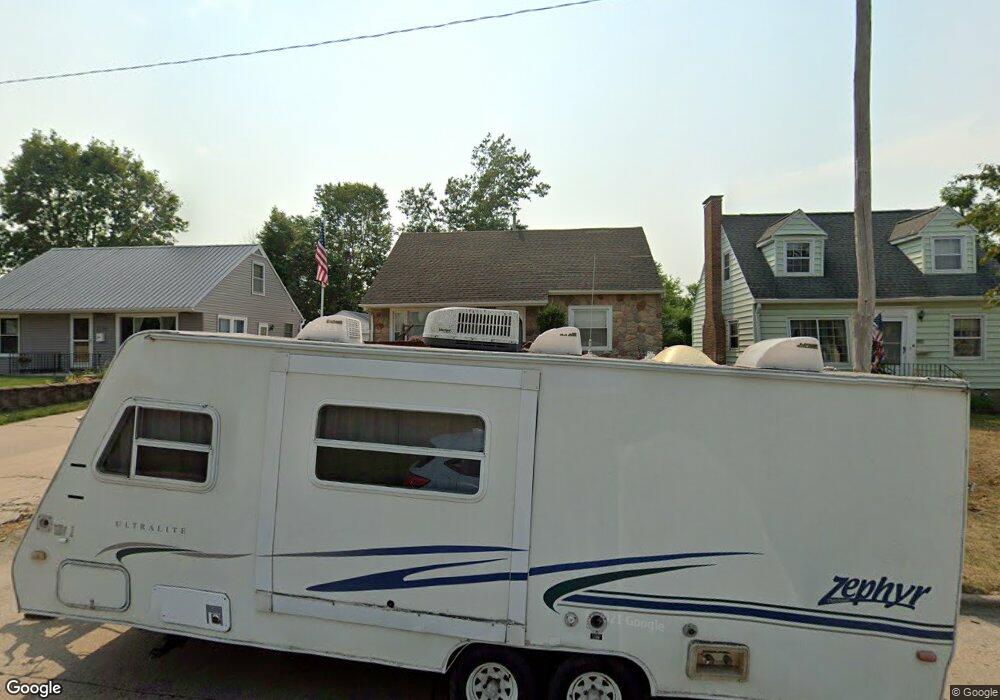 2208 Mallory St SW, Cedar Rapids, IA 52404 - photo 1