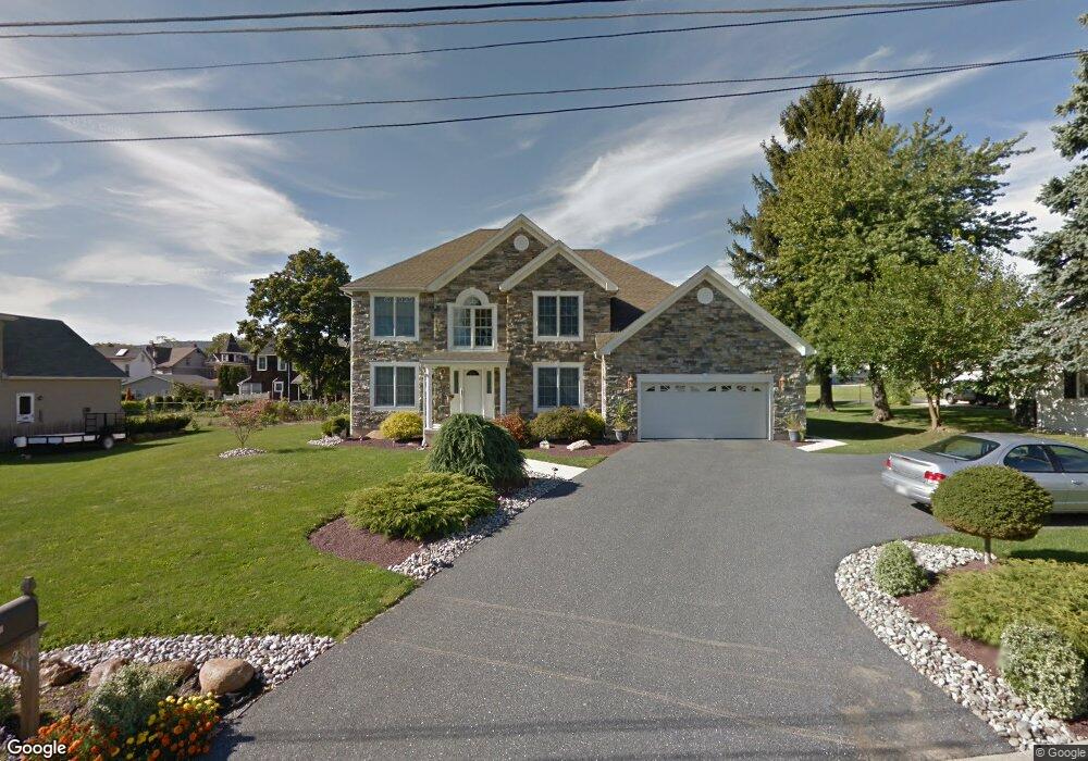 211 2nd St, Walnutport, PA 18088 - photo 1