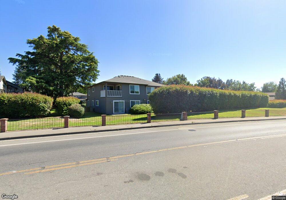 1021 SE Camelot Dr, Grants Pass, OR 97526 - photo 1