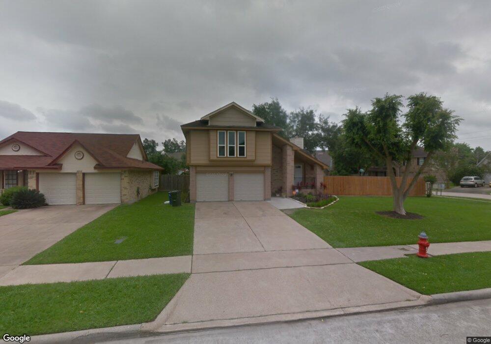 2611 N Mission Cir, Friendswood, TX 77546 - photo 1