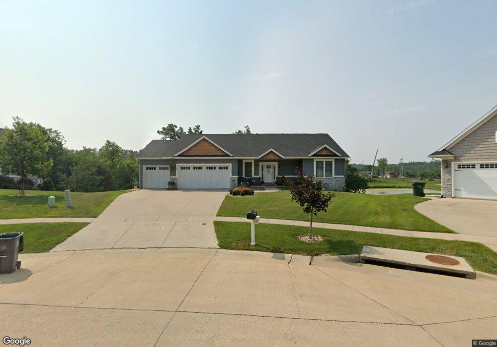 4511 Oak Creek Ct NE, Cedar Rapids, IA 52411 - photo 1