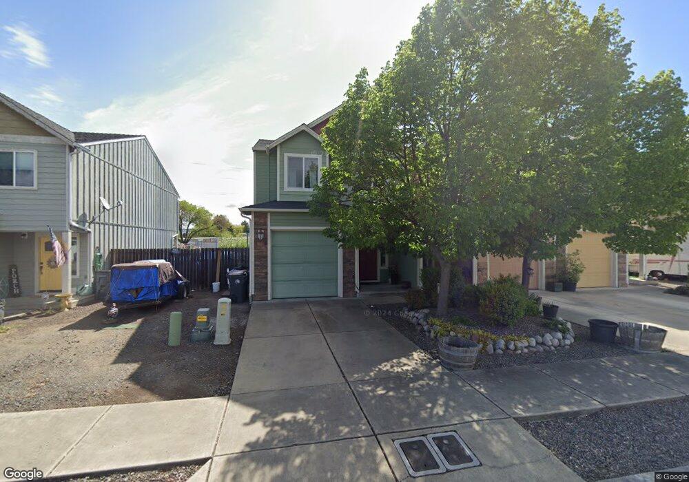 891 Silver Fox Dr, Central Point, OR 97502 - photo 1