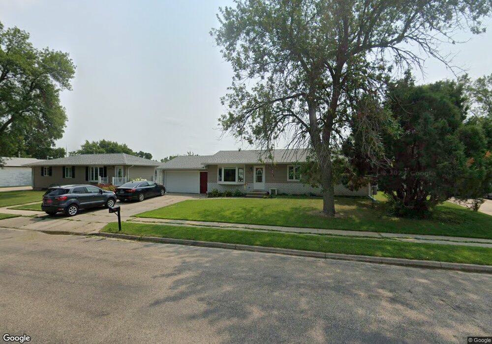 822 16 1 2 St NE, Jamestown, ND 58401 - photo 1