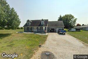 305 Lakeview Dr, Carrollton, IL 62016