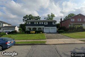 16 Independence Dr, New Hyde Park, NY 11040