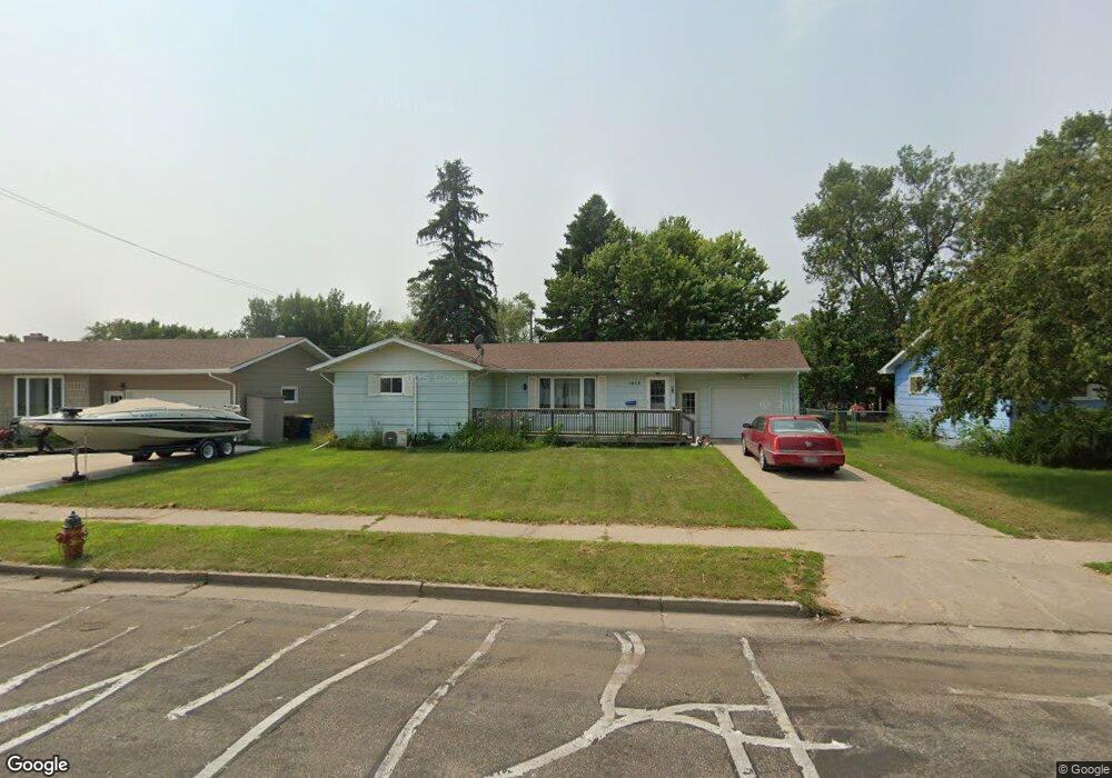 1013 James Ave NE, Jamestown, ND 58401 - photo 1