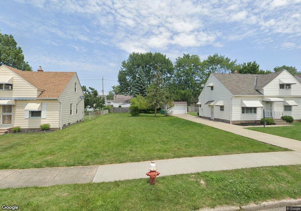 19505 Longview Ave, Maple Heights, OH 44137 - photo 1