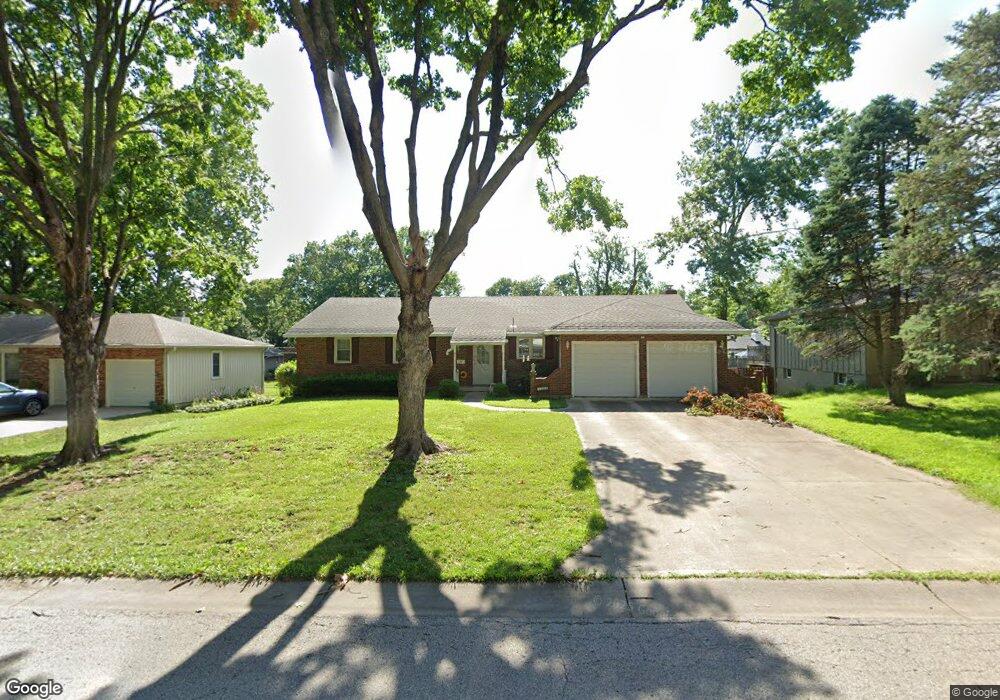 5208 Cody St, Shawnee, KS 66203 - photo 1