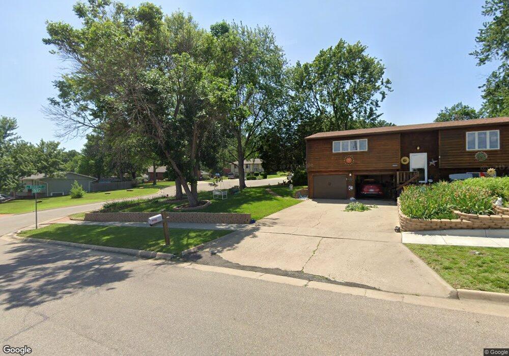 4811 SW Burnett Ct, Topeka, KS 66614 - photo 1