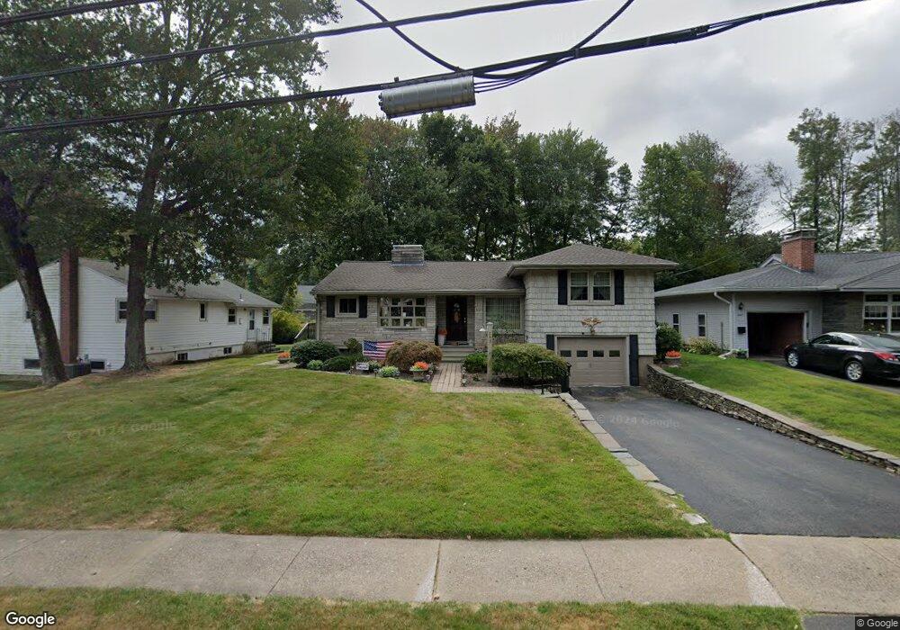 243 Beechwood Rd, West Hartford, CT 06107 - photo 1