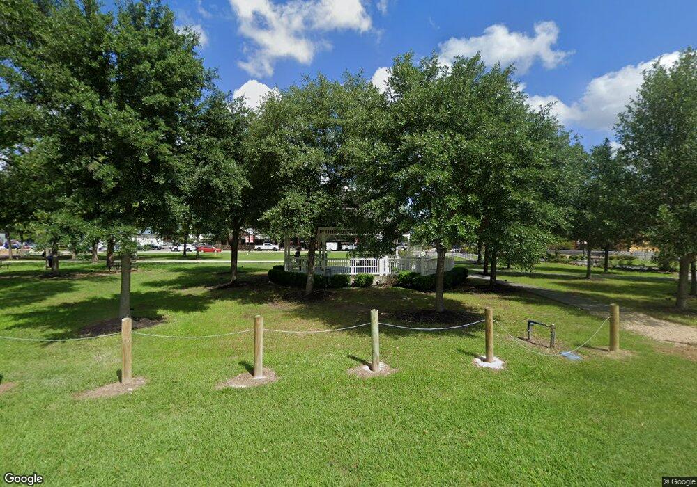 104 Fannin St, Tomball, TX 77375 - photo 1