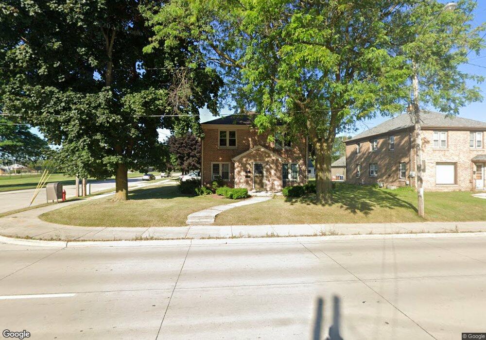 1022 N 18th St, Manitowoc, WI 54220 - photo 1