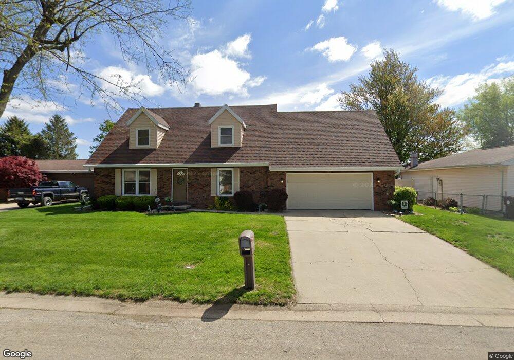 255 Crestwood Dr, Lincoln, IL 62656 - photo 1