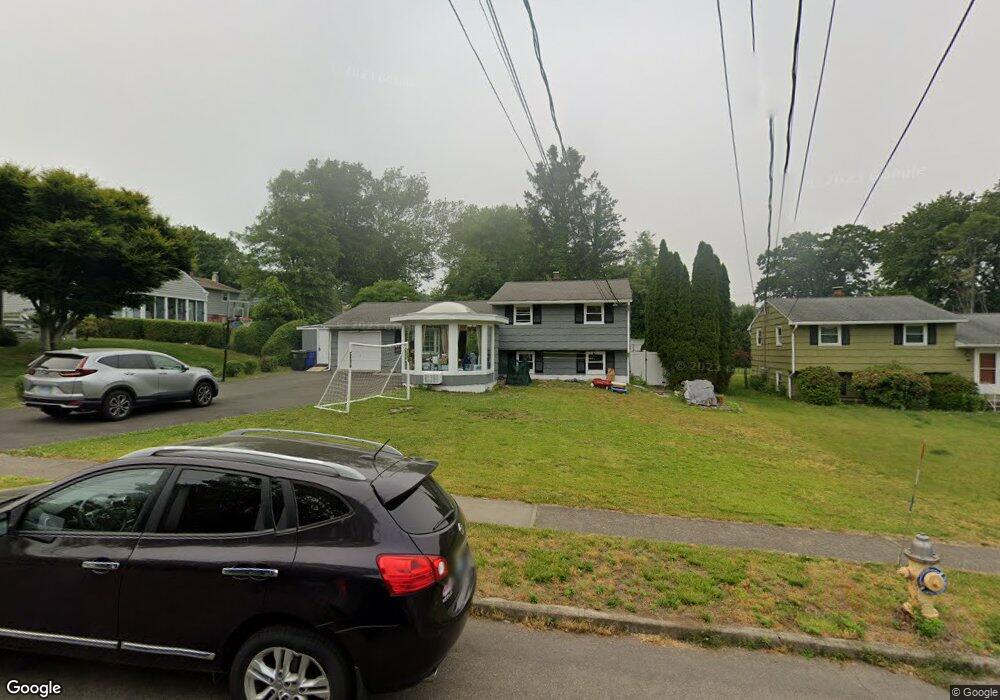 102 Pepperidge Cir, Fairfield, CT 06824 - photo 1